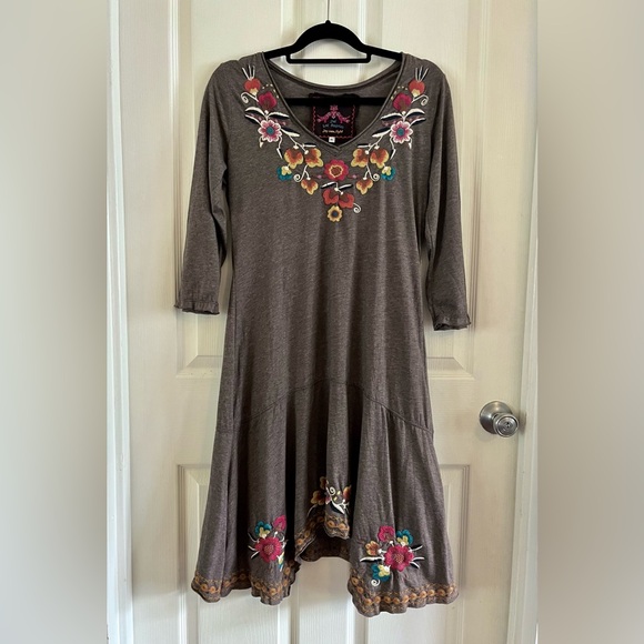 Johnny Was Gray embroidered Floral Shift Dress 3/4 Sleeve Boho V Neck Med Defect - Picture 12 of 16